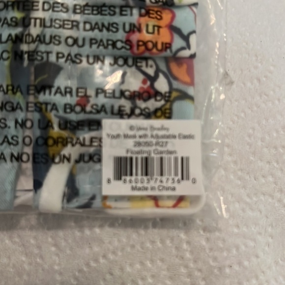 New VERA BRADLEY Floating Garden Youth Mask with Adjustable Elastic Blue Floral - Picture 5 of 5